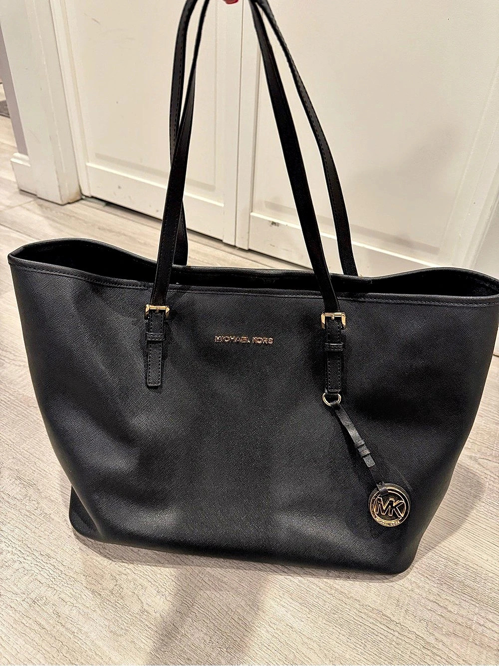 Michael Kors Jet Set Travel Saffiano Leather Top-Zip Tote Black